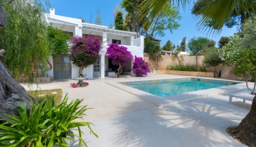 Resa estates Ibiza finca te koop st Rafael sea view sale pool area side.jpg